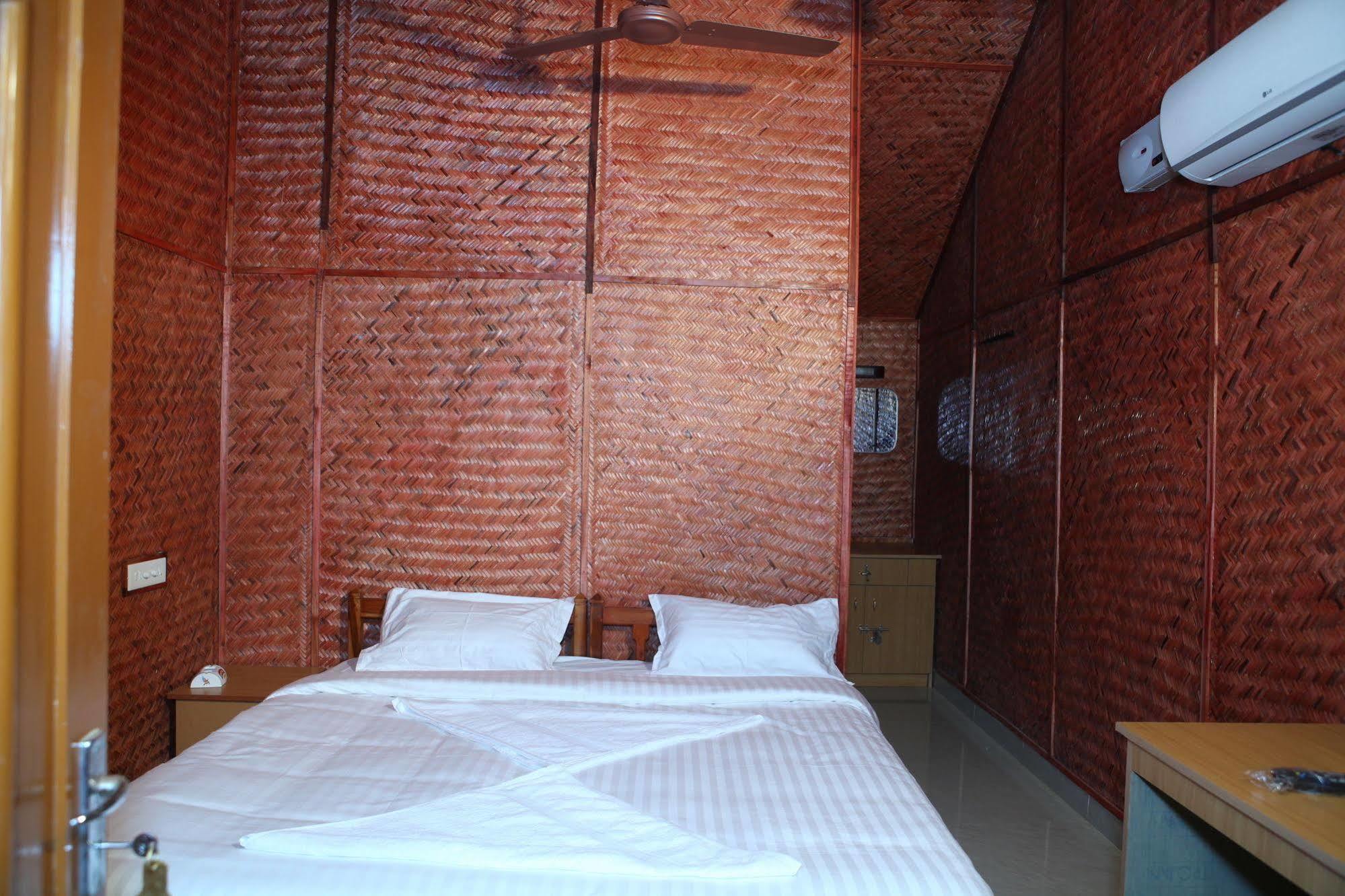 Savithri Inn Bamboo Cottages & Resorts Varkala Zewnętrze zdjęcie